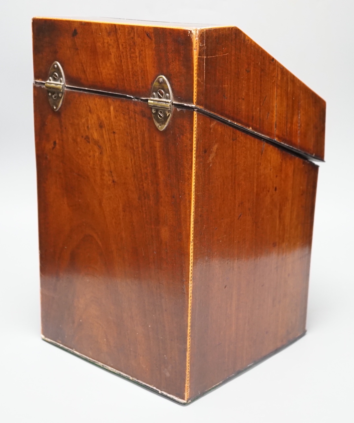 A George III mahogany knife box, with segmented interior, 30cm